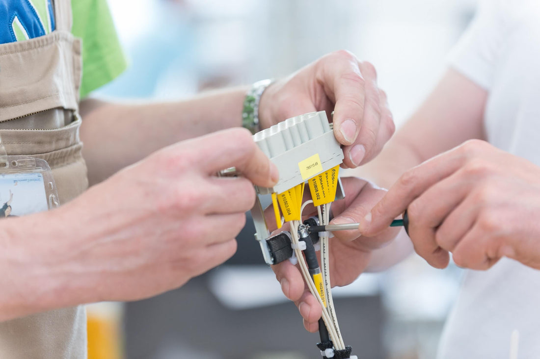 Cable markers to slide on